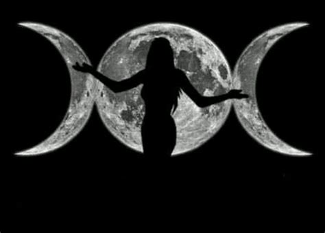 Exploring the Triple Moon Goddess Archetypes in Wiccan Mythology
